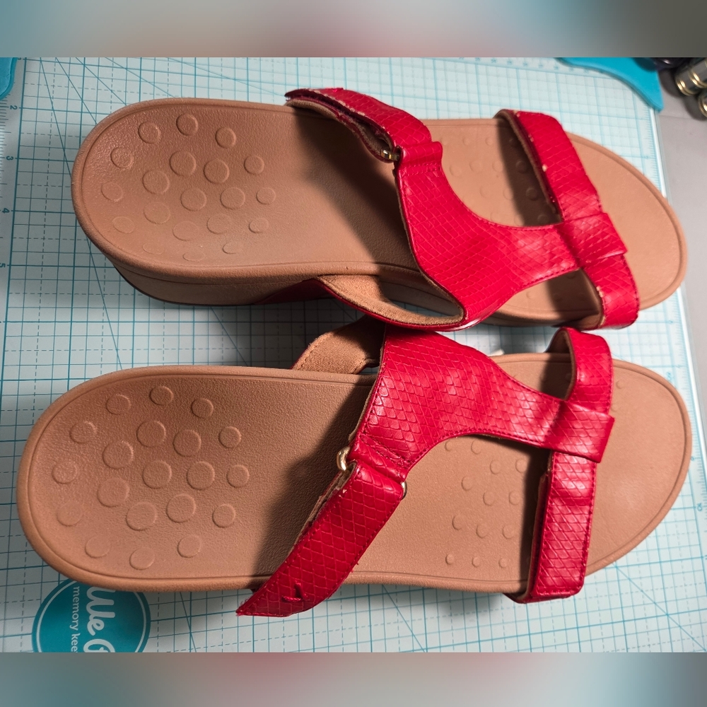Vionic Size 10 Red Wedge Sandals - Picture 2 of 16